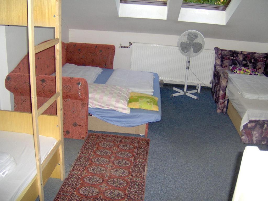Ifi Hostel Pécs Værelse billede